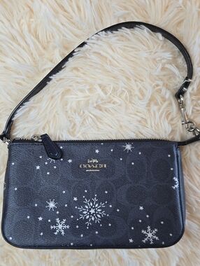 EUC COACH Black Signature Snowflake Wristlet/ Shoulder Bag with Gold Logo